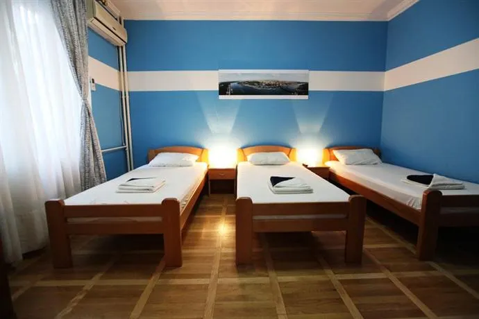 Bed and Breakfast Captain - Image 1