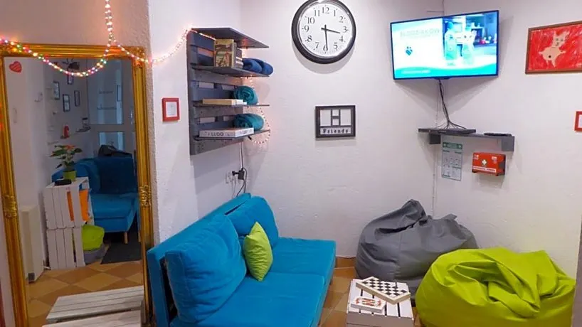 FlyFly Hostel - Bed & Breakfast Wrocław - Image 1