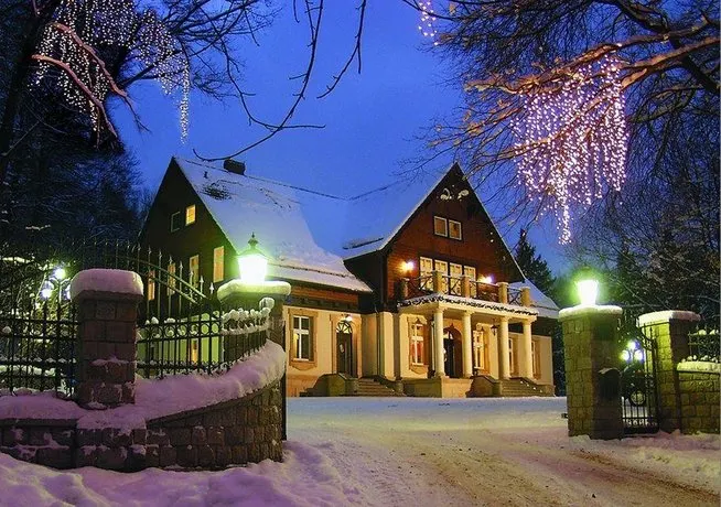 Hotel "Dworek Lesniczowka" - Image 1