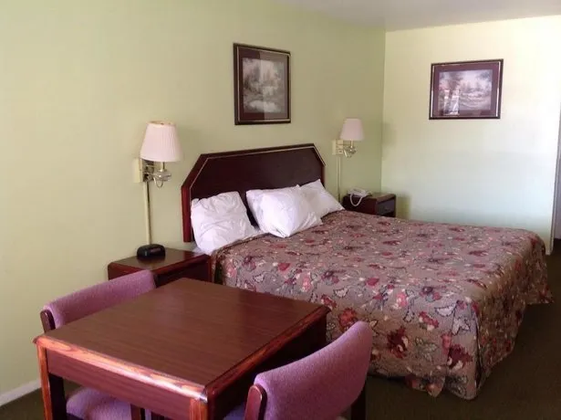 Executive Inn - Image 1