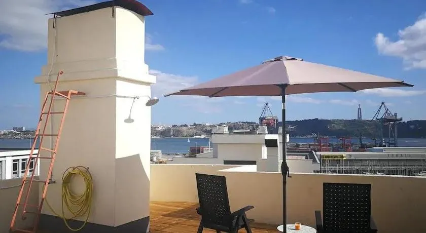 Apartamento sobre o Rio - Image 1