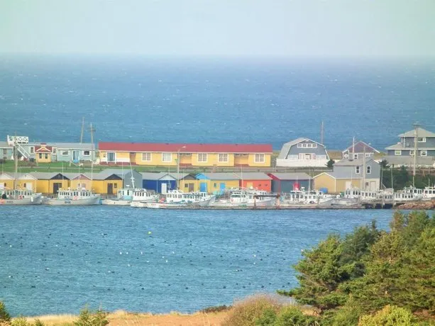 Points East Beach Motel - Image 1