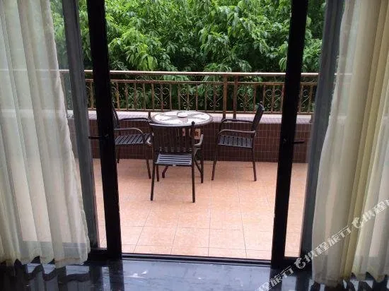 Limei Hotel - Image 1