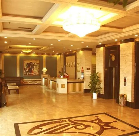 Carol Hotel - Image 1
