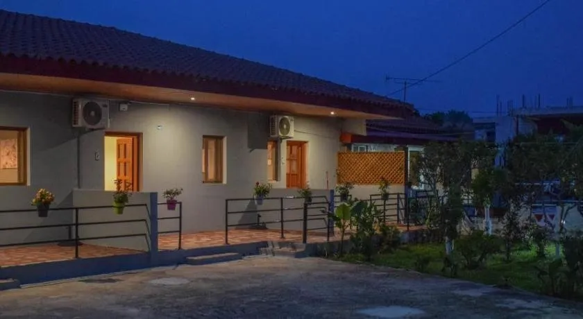 Rose Garden Apartments - Image 1