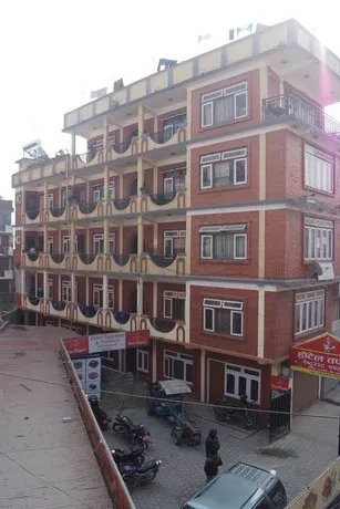 OYO 472 Hotel Tapowan & Restaurant - Image 1