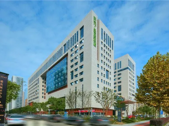 Ningbo New Eastern Zone Convention and Exhibition Center Maison New Century Hotel - Image 1