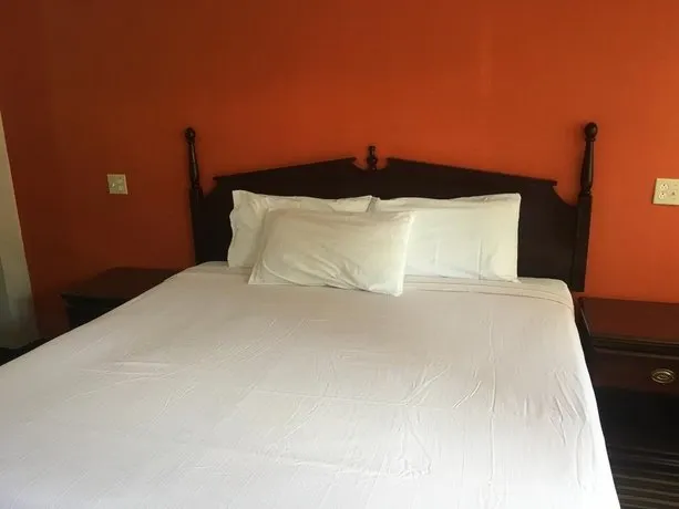 Budget Inn - Image 1
