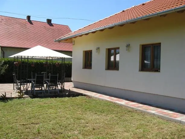 Nelke Haus - Image 1