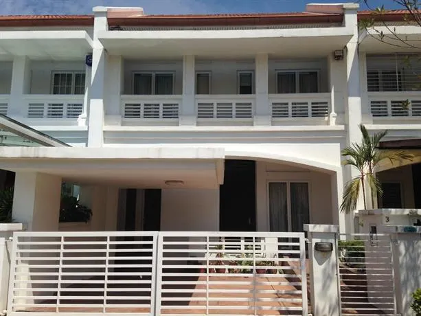 The White House @ Straits Quay - Image 1