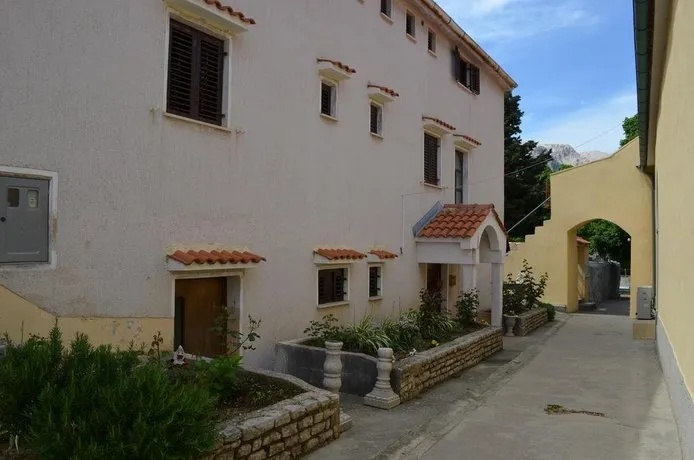 B&B Pax - Image 1