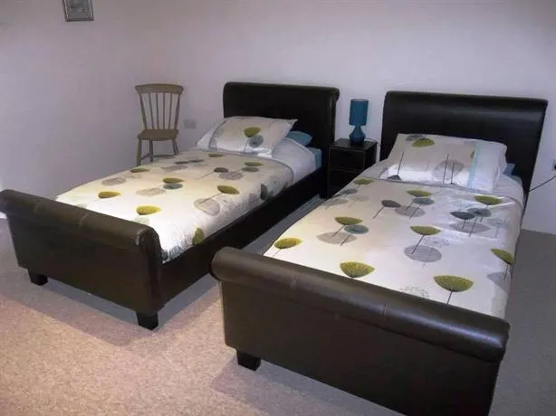 The Portsmouth Arms Hotel - Image 1