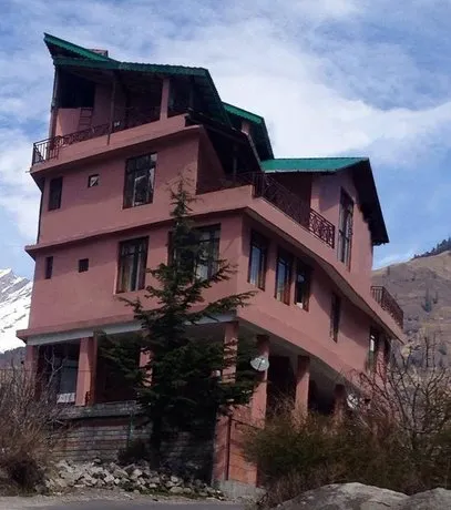 Red Inn Manali - Image 1