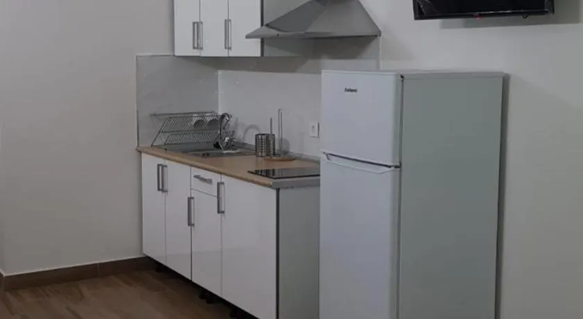 Atico con TERRAZA PRIVADA o Estudio Acogedor en el Centro de La Laguna - Image 1
