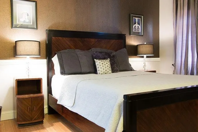 255West Guesthouse - Image 1