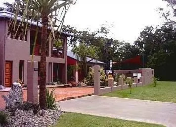 Pandanus Holiday Apartments - Image 1