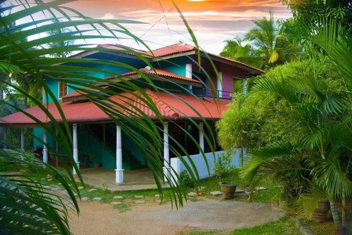 Peacock Lodge - Image 1