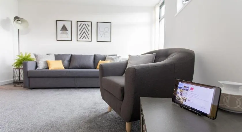 Bridge Square Apartments - Image 1