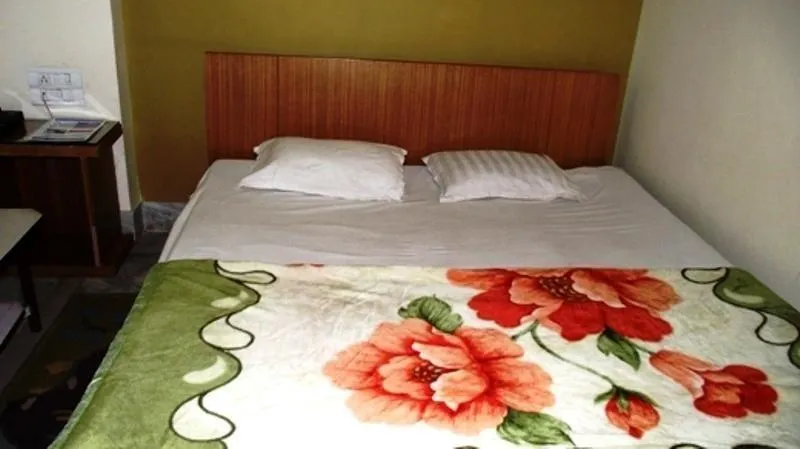Hotel Rajhans - Image 1