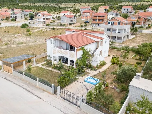Apartment Larisa - Image 1