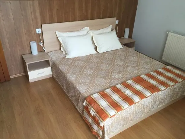 Guest House Meandrite - Image 1