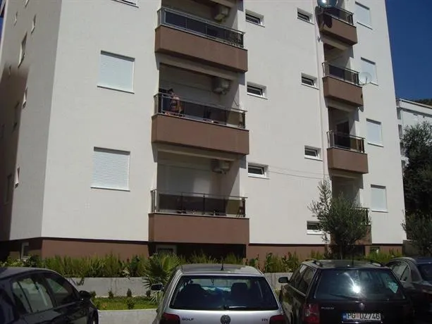 Stella Marina Apartments - Image 1