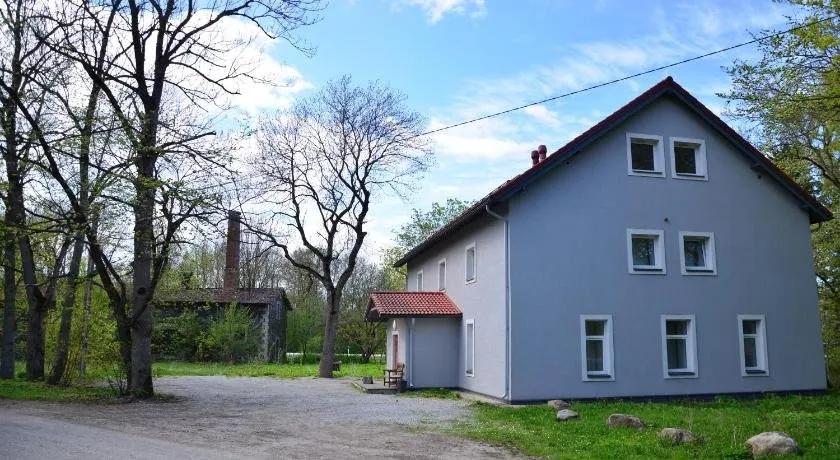 Essu Manor Guesthouse - Image 1