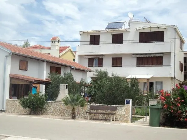 Jaram Apartments - Image 1