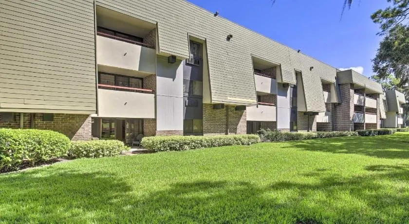 Spacious Tampa Area Condo w/Golf Course Access - Image 1