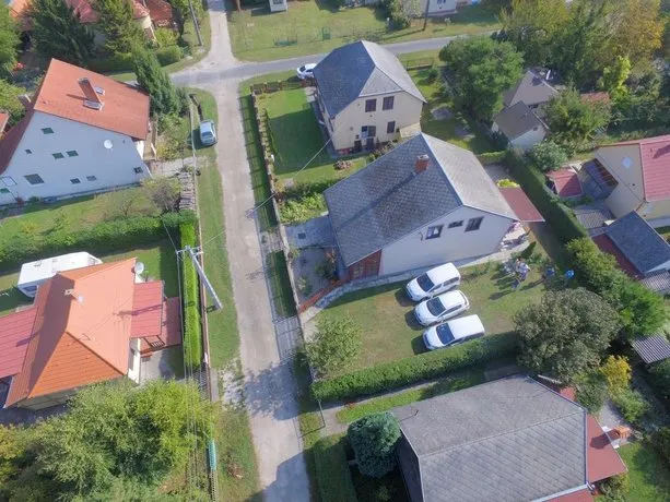 Fenyvesi Medences Villa - Image 1