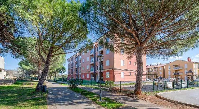 LAURA House with apartment - Image 1