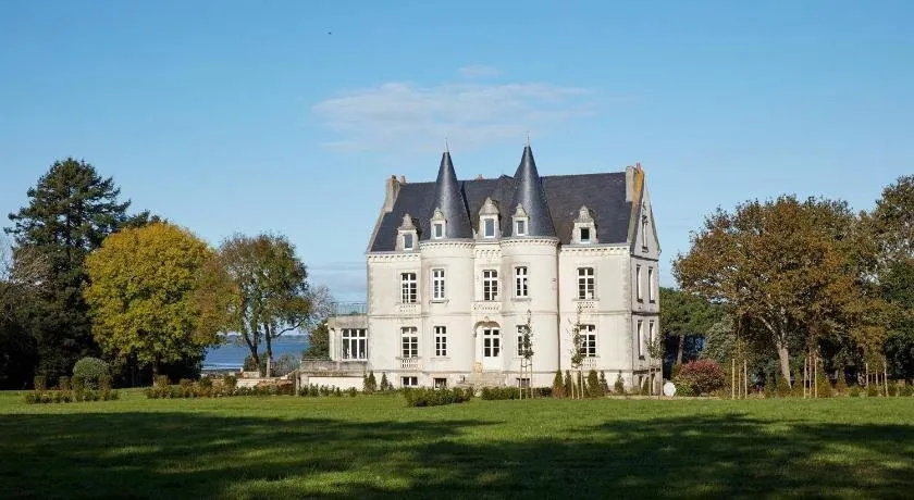 Chateau de Kergeorget - Vue sur le Golfe - Image 1