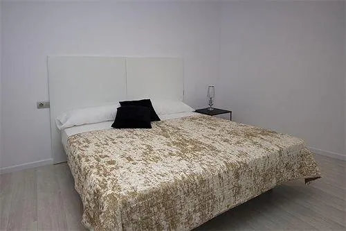Luxe Rooms - Image 1
