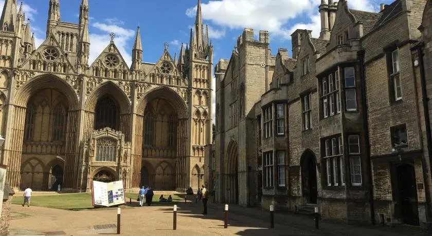 Fantastic Hampton Centre Stay - Image 1