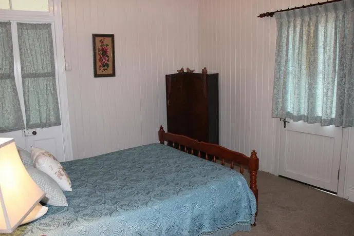 TRADITIONAL QUEENSLANDER FAMILY STAY - Image 1