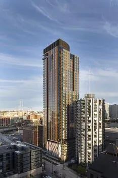 Luxe Hubs Corporate High Rise Apartments on Pine - Image 1