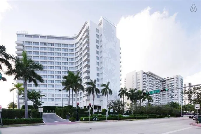 Chinoiserie Suites By MiamiLuxSuites - Image 1