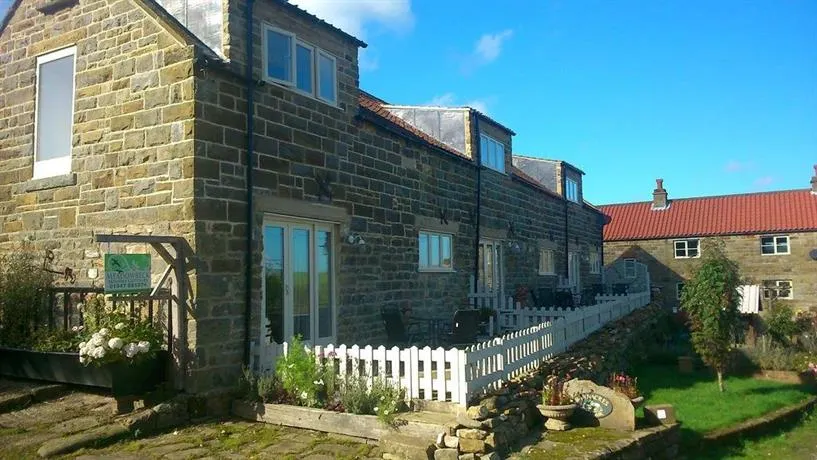 Meadowbeck Holiday Cottages - Image 1