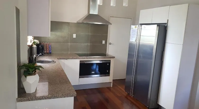 2 bedroom cottage - Image 1