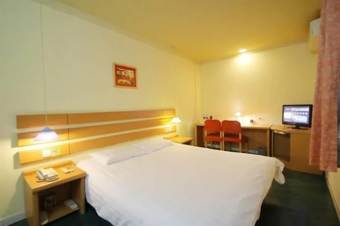 Home Inn Dabaishu - Image 1