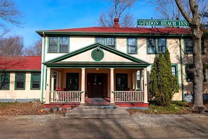 The Gordon Beach Inn - Image 1
