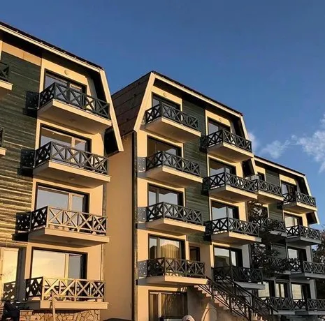 Evergreen apartments - Image 1