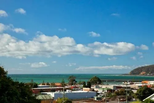 Hill View Burnie - Image 1