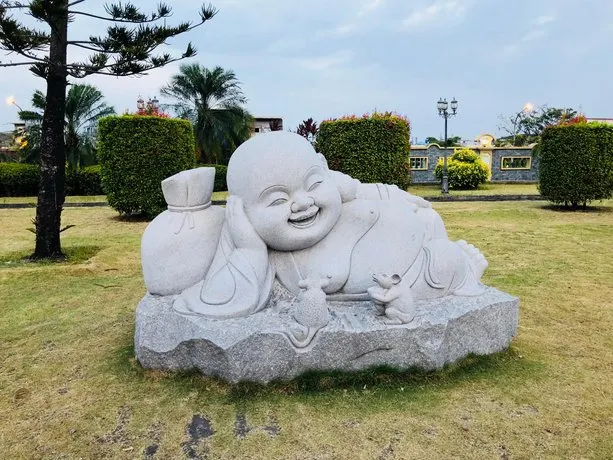 Southlinks Country Club Hotel - Image 1