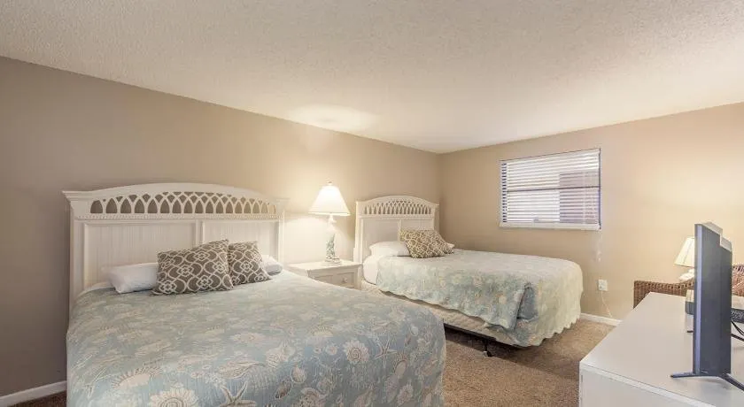 #405 Beach Place Condos 3 Bedrooms 2 Bathrooms Home - Image 1