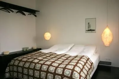 Moon Apartments - Image 1