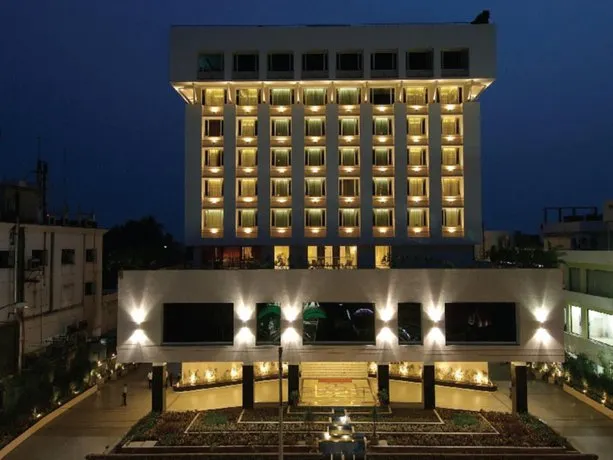 The Gateway Hotel M G Road Vijayawada - Image 1