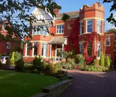 Grosvenor Apartments Southport - Image 1