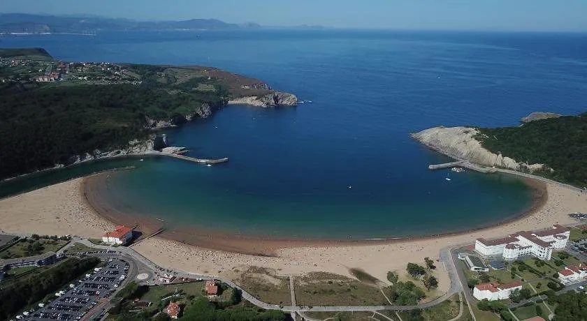 Precioso piso entre playa y monte - Image 1