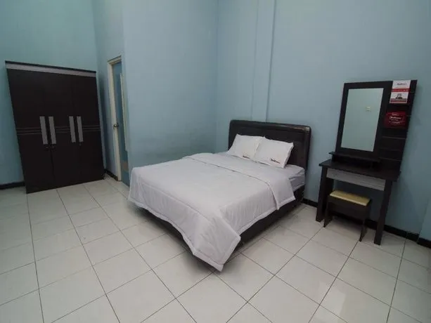 RedDoorz Near Ciputra World 2 - Image 1